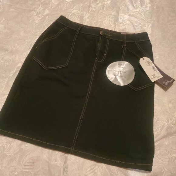 1822 Denim Skirt- Dark blue- Size 14 NWT - Picture 1 of 3
